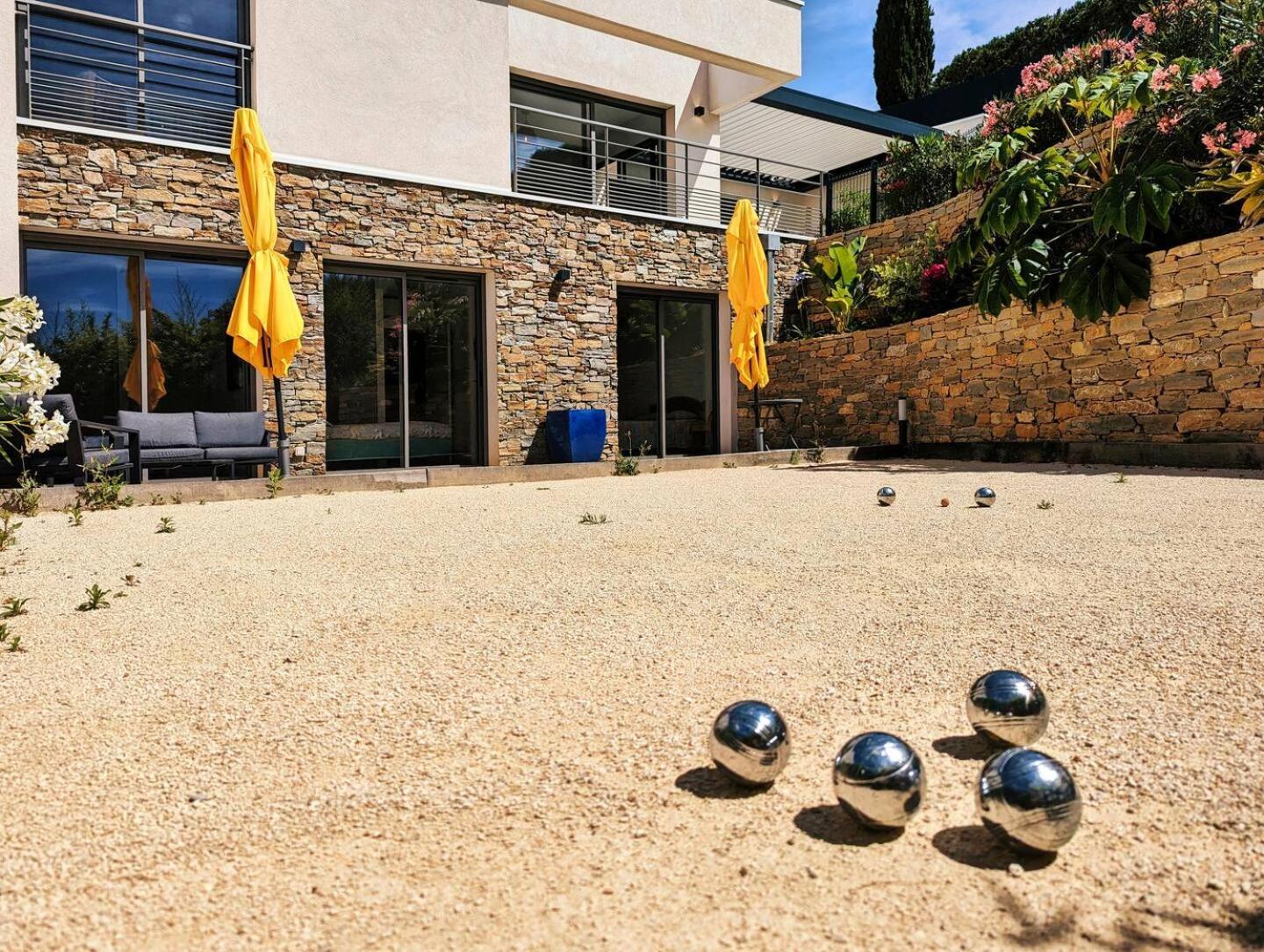 Lone Star Riviera - 5 Minutes Walk To The Beach Carqueiranne Bagian luar foto
