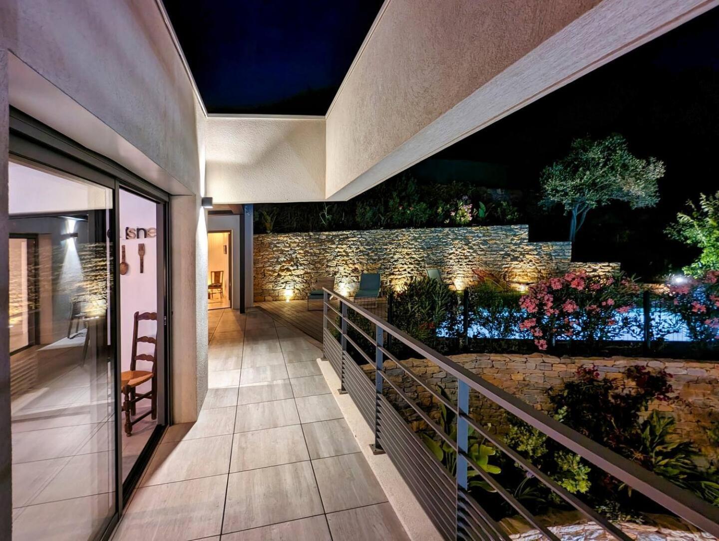 Lone Star Riviera - 5 Minutes Walk To The Beach Carqueiranne Bagian luar foto